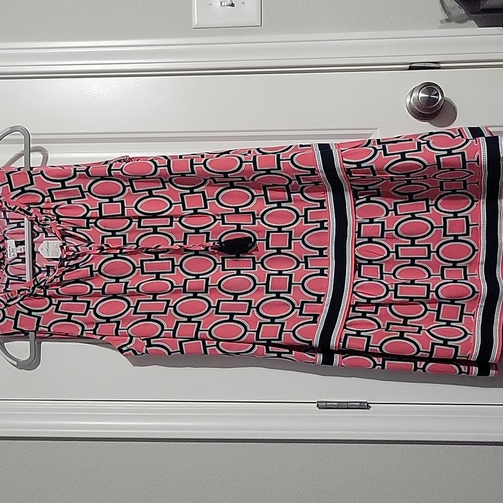 Geometric Sleeveless Dress - Picture 2 of 7